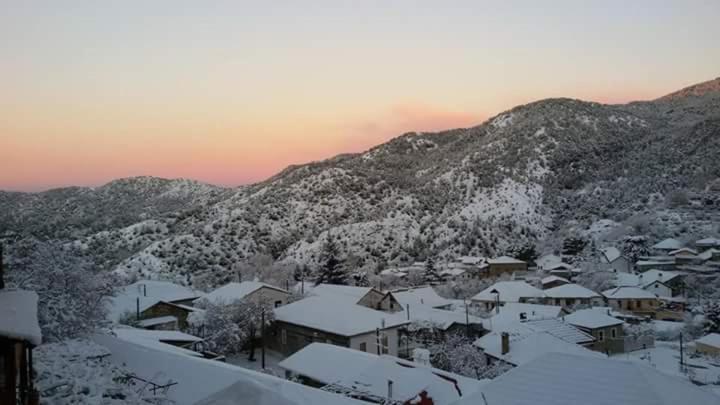 Mountain Rose Garden Hotel&Restaurant Pedhoulas Exterior foto