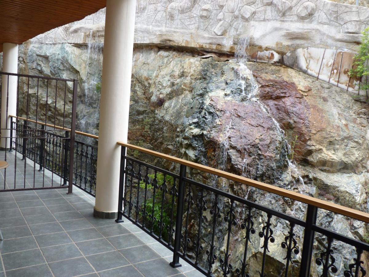 Mountain Rose Garden Hotel&Restaurant Pedhoulas Exterior foto